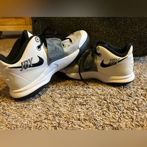 Nike Kyrie Flytrap JBY Basketball Shoes Size 7.5 men